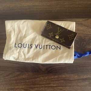Authentic Louis Vuitton 4 ring key holder